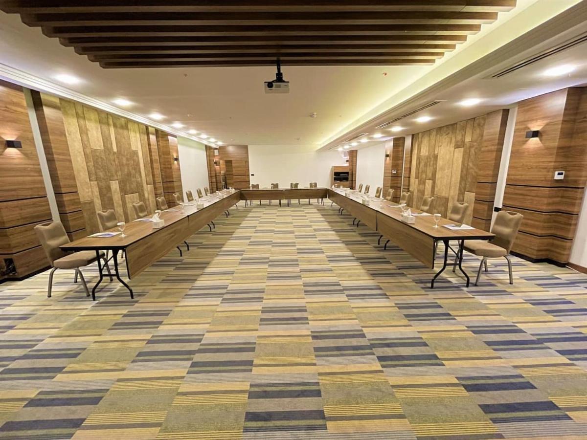 Van Royal Hotel Erbil Buitenkant foto